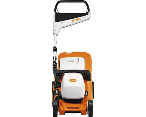 Mașină de tuns iarba cu acumulator STIHL în culorile portocaliu și alb cu mâner ergonomic și sigla STIHL.