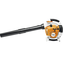 Aspirator și suflantă de frunze pe benzină Stihl SH 86 cu tub de suflare lung și mâner ergonomic.