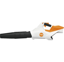 Suflantă pentru frunze cu acumulator Stihl BGA 56 cu tub de suflare negru și mâner ergonomic.