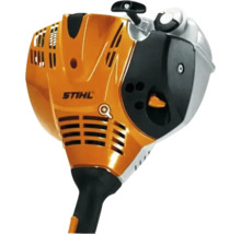 Unitate de motor STIHL pentru motocoase și trimmere de gazon cu carcasă și elemente de comandă.