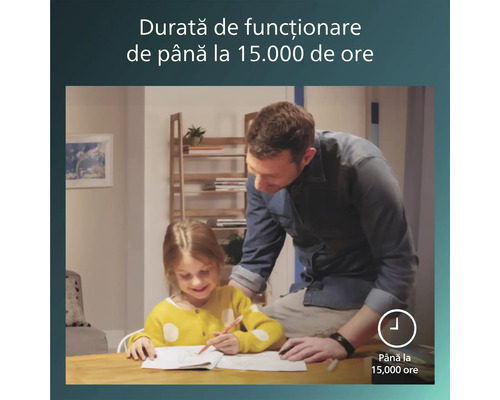 Un bărbat și o fetiță învață la o masă în lumină puternică. Textul indică o durată de funcționare de până la 15000 de ore.