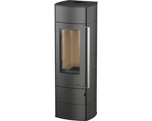 Șemineu modern din oțel cu fațadă rotunjită, fereastră mare de vizualizare și mâner metalic vertical lung.