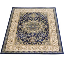 Covor oriental dreptunghiular cu model floral tradițional și medalion central.