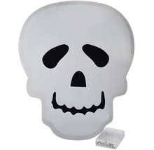 Lampă decorativă LED albă în formă de craniu pentru Halloween cu compartiment separat pentru baterii.
