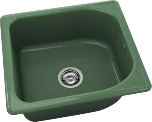 Chiuvetă pătrată verde cu sită de scurgere din oțel inoxidabil.