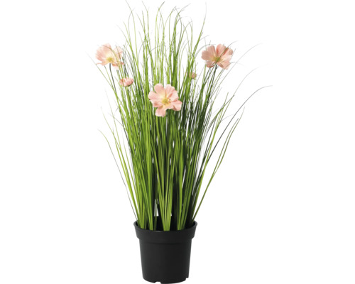 Plantă de iarbă artificială cu flori roz în ghiveci negru.