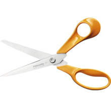 Foarfecă universală Fiskars cu lame din oțel inoxidabil și mânere ergonomice din plastic.