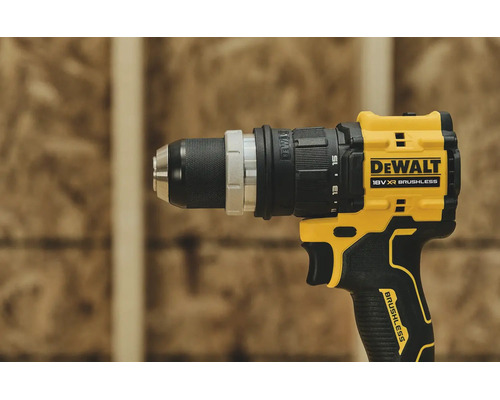 Mașină de găurit și înșurubat cu acumulator DeWALT 18 Volt XR fără perii cu mandrină rapidă și DeWALT Logo.