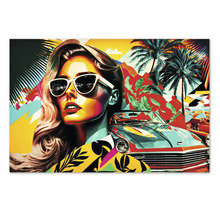 Tablou în stil pop art, ilustrație colorată a unei femei cu ochelari de soare în fața palmierilor și a unei mașini clasice.
