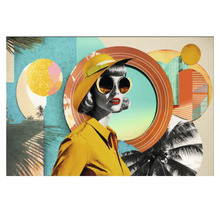 Tablou art print în stil retro cu o femeie cu pălărie și ochelari de soare, motive cu palmieri și forme geometrice.