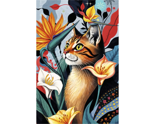 Ilustrație artistică a unei pisici tărcate înconjurată de flori tropicale stilizate, cum ar fi streliția și crinii.