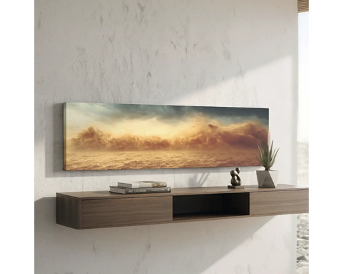 Tablou panoramic pe pânză cu deșert și furtună de nisip, deasupra unui raft modern din lemn.
