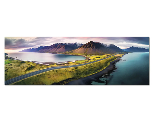 Tablou mural panoramic cu o vedere aeriană a unui drum de coastă din Islanda cu munți și mare.