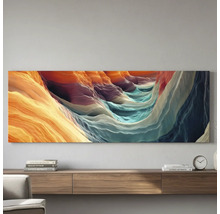 Tablou panoramic cu peisaj abstract de canyon deasupra unei comode moderne din lemn într-o cameră de zi luminoasă.