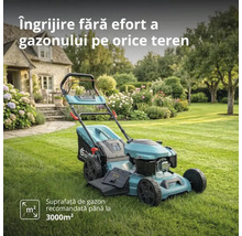 Mașină de tuns iarba pe benzină pe gazon în fața unei case cu grădină. Simbol pentru suprafață de gazon recomandată până la 3000 metri pătrați.