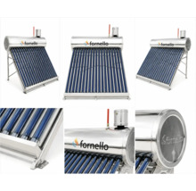 Diverse vederi ale unui sistem solar termic Fornello cu tuburi vidate, rezervor din oțel inoxidabil și cadru de montaj.