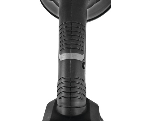 Vedere de aproape a unui mâner ergonomic striat al unei unelte din plastic.