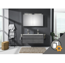 Baie modernă cu mobilier de lavoar dublu, dulap cu oglindă și iluminare, perete cu model, scară pentru prosoape și simbol de configurator.