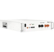 Baterie litiu-fosfat de fier Pytes E-BOX 48100R albă cu mânere, conexiuni, indicatoare de stare și Pytes Logo.