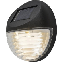 Aplică solară de perete pentru exterior, din plastic, cu panou solar integrat și dispersor din plastic striat.