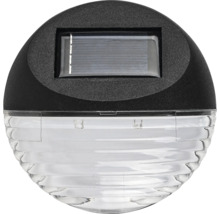 Lampă solară de exterior neagră din plastic cu panou solar integrat și carcasă transparentă striată.