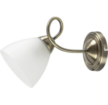 Aplică de perete din metal de culoarea alamei, cu un braț curbat și un abajur din sticlă albă, în formă de con.