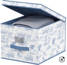 Cutie de depozitare cu capac și model Toile de Jouy din material textil pentru organizarea obiectelor de uz casnic (Image AI modified or generated)