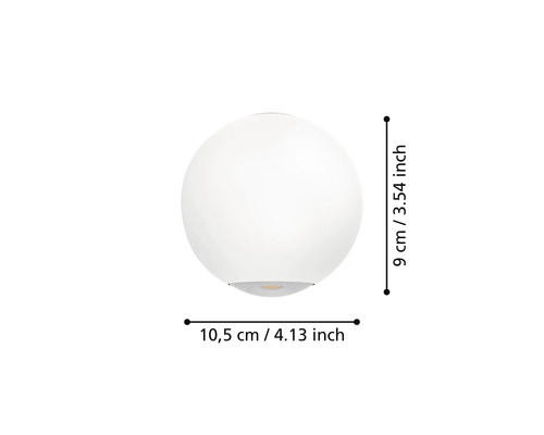 Aplică de perete sferică albă cu dimensiuni: înălțime 9 centimetri și lățime 10,5 centimetri.