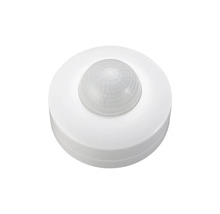 Senzor de mișcare cu infraroșu rotund pentru montare pe tavan pentru controlul automat al iluminatului.