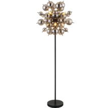 Lampadar modern cu numeroase globuri din sticlă rotunde pe un suport metalic subțire pentru iluminare ambientală în zona de locuit.