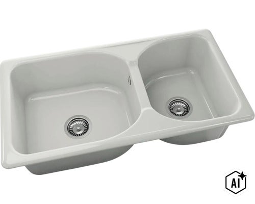 Chiuvetă încorporabilă dublă din ceramică albă cu două cuve și ventile cu sită. (Image AI modified or generated)