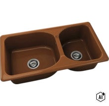 Chiuvetă dublă încorporabilă maro cu două cuve de dimensiuni diferite și site de scurgere din oțel inoxidabil. (Image AI modified or generated)