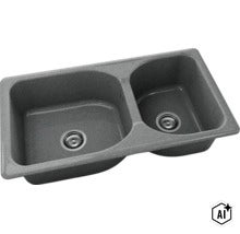 Chiuvetă încorporabilă dublă din compozit de granit antracit cu două cuve de dimensiuni diferite și ventile cu sită. (Image AI modified or generated)