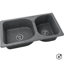 Chiuvetă dublă de bucătărie gri din compozit de granit cu două cuve de dimensiuni diferite și ventile cu sită. (Image AI modified or generated)