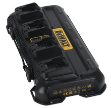 Încărcător rapid multi-port DeWalt pentru acumulatori cu patru sloturi de încărcare și DeWalt Logo.