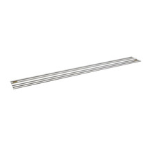 Șină de ghidare DeWalt din aluminiu cu benzi de alunecare negre pentru tăieri precise.