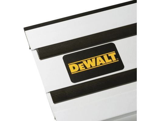 Vedere detaliată a unei șine de ghidaj cu DeWalt Logo și benzi de alunecare.