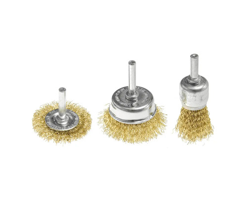 Set de perii de sârmă cu trei accesorii diferite pentru mașini de găurit, pentru curățarea și îndepărtarea ruginii de pe suprafețe.