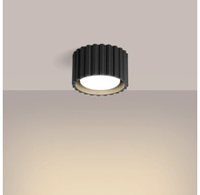 Plafonieră rotundă cu carcasă striată și sursă de lumină integrată