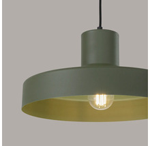 Lampă suspendată modernă cu abajur metalic rotund și bec integrat pentru un iluminat interior elegant.