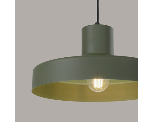 Lampă suspendată modernă cu abajur metalic rotund și bec integrat pentru un iluminat interior elegant.