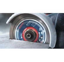 Polizor unghiular cu disc de taiere Expert in rotatie pentru debitarea placilor de piatra
