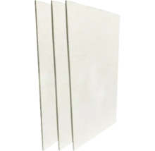 Trei plăci de gips carton așezate vertical ca material de construcție pentru amenajări interioare.