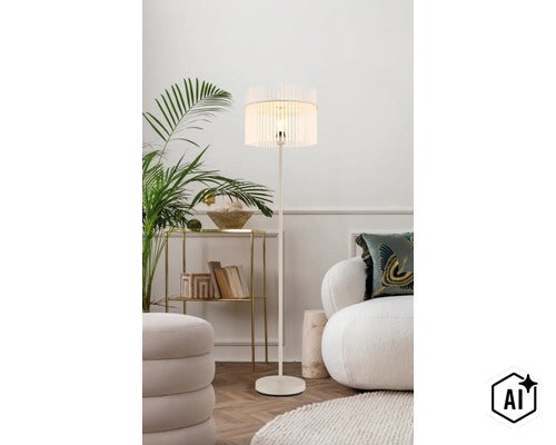 Lampadar modern cu abajur rotund cu lamele intr-un living amenajat elegant cu planta si fotoliu confortabil. (Image AI modified or generated)
