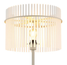 Lampadar modern cu abajur cilindric format din tije verticale, sursa de lumina inclusa.