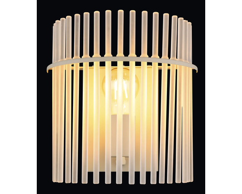 Lampă de perete cu abajur texturat din bare verticale și lumină caldă pentru interior