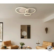 Plafonieră LED modernă cu trei inele luminoase întrepătrunse într-un living luminos și amenajat elegant. (Image AI modified or generated)