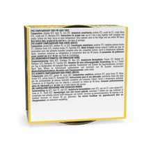 Partea din spate a unei conserve de hrană complementară pentru câini Schesir cu informații despre ingrediente și recomandări de hrănire