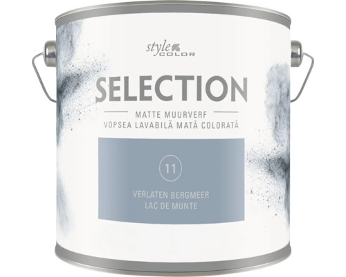 O doză de vopsea lavabilă mată Style Color Selection în nuanța Verlaten Bergmeer cu mâner metalic. O doză de vopsea lavabilă mată Style Color Selection în nuanța Verlaten Bergmeer cu mâner metalic.