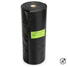 Rolă de folie cu bule neagră cu două straturi, lată de 50 de centimetri și lungă de 25 de metri. (Image AI modified or generated)